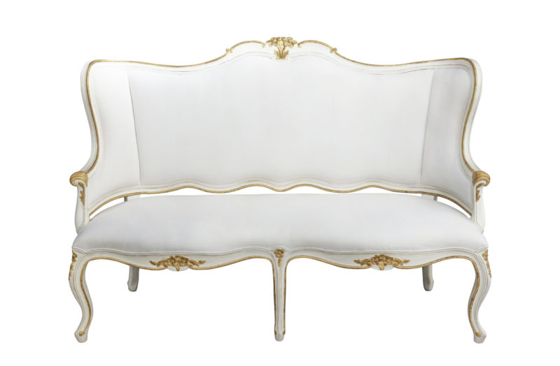 3 tips for choosing large furniture pieces from AVE Home