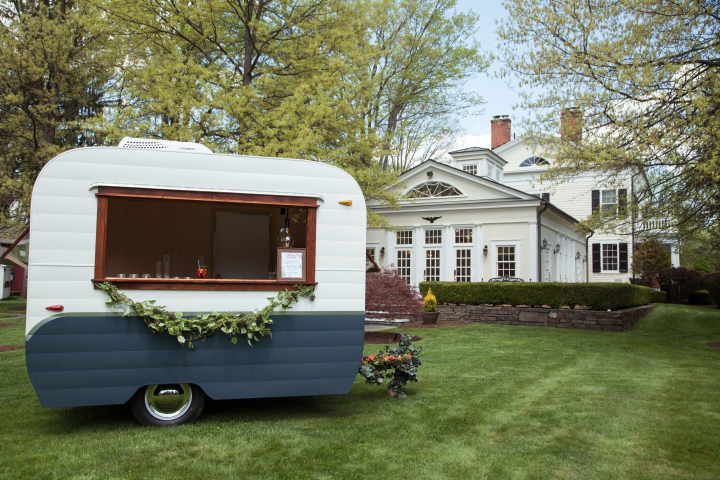 Tips For an Unforgettable Wedding Bar from Hudson Trailer Company