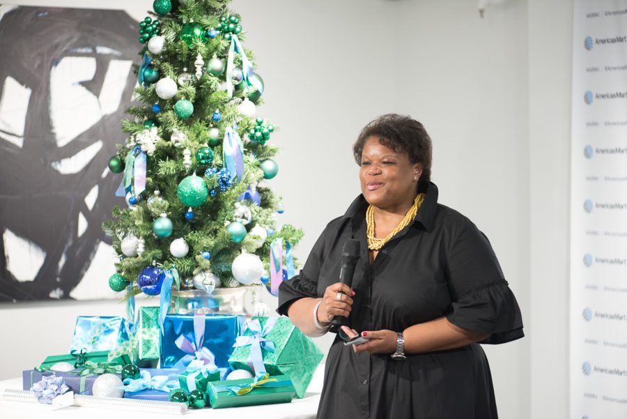 3 Tips for Preparing To Decorate Your Home For The Holidays from ConfettiStyle