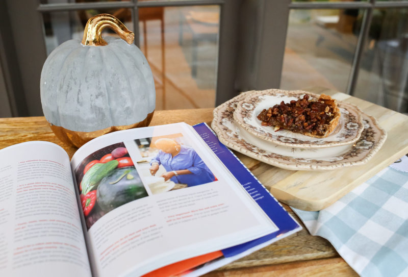 Modern Meets Tradition: How to Host a Friendsgiving