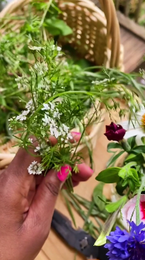 Garden to Tablescape: How to Make Garden Bouquets!